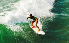 乐鱼体育登录-英国拳击选手奋力夺金 收获荣耀